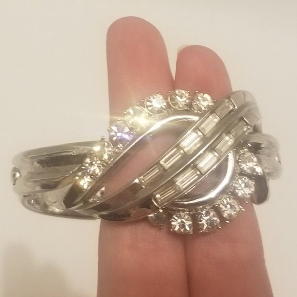 Dazzling mid-century signed Trifari bracelet - Picture 9 of 13
